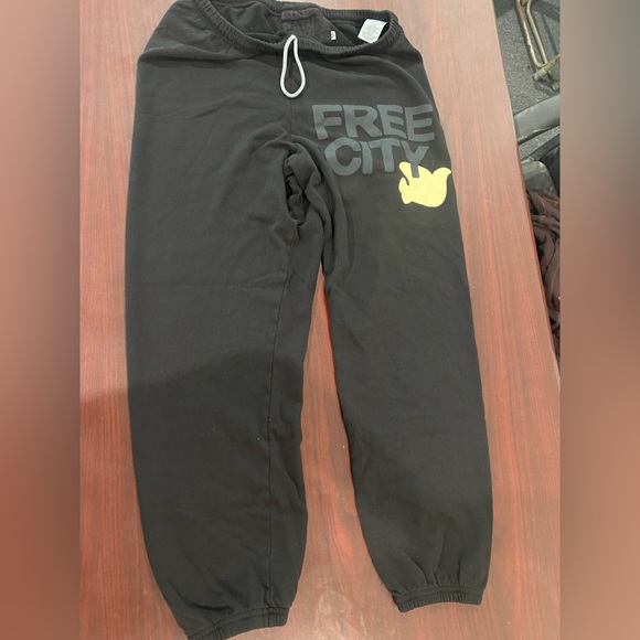 Freecity Cotton Logo Sweatpants - Picture 4 of 6
